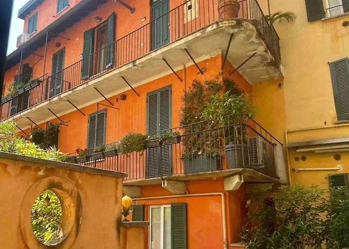 Quiet Luminous Flat Historical City Center Fast Wi-Fi